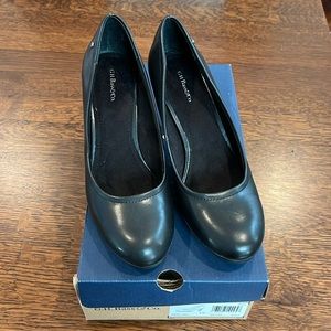 Bass - women’s size 9 shoes - excellent condition